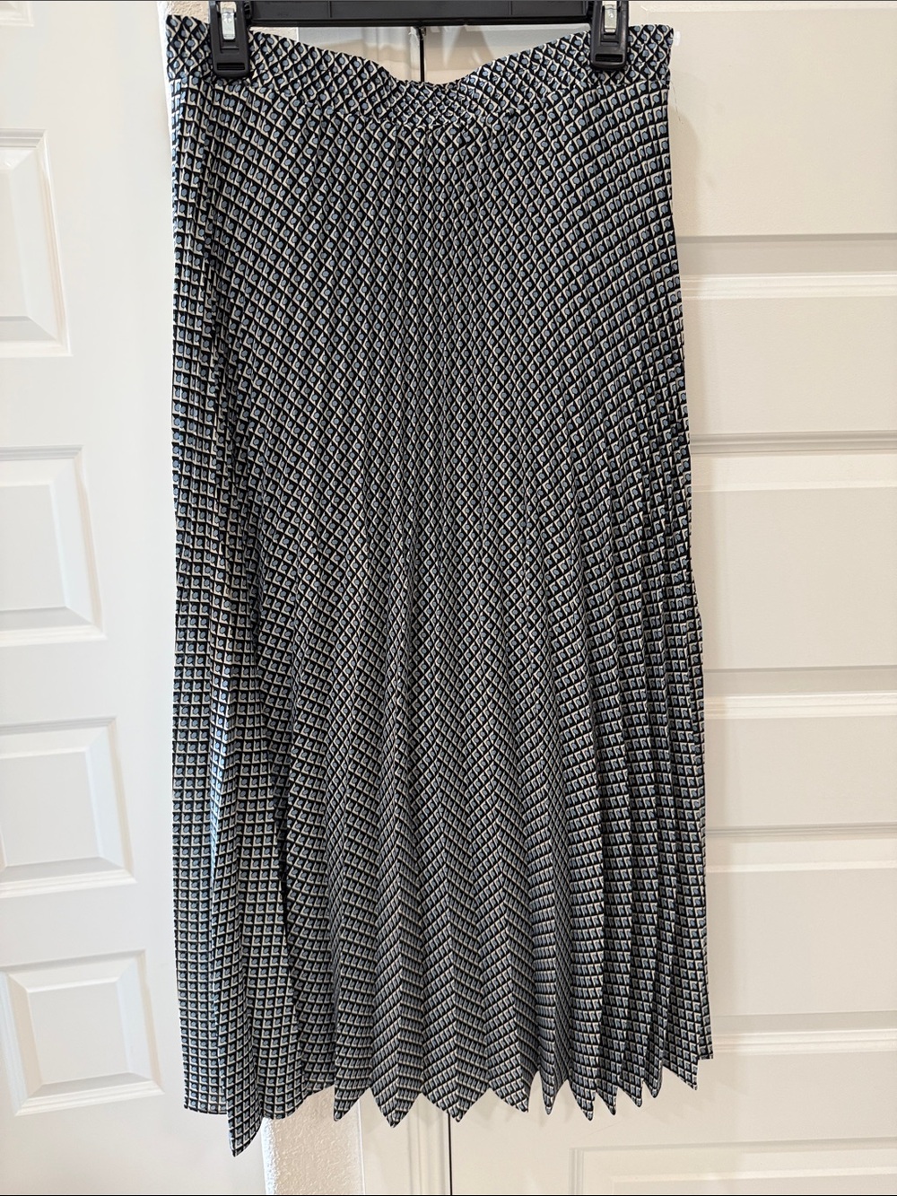 MAX STUDIO- Black and White Pleated Geometric Midi Skirt